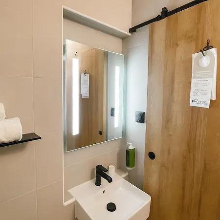 Brit Hotel Confort Rouen Centre فندق 2*